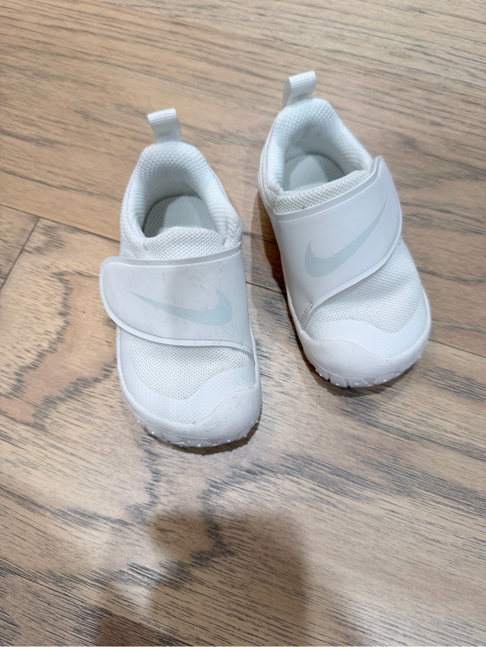 Nike Baby walker White Slip-On Sneakers